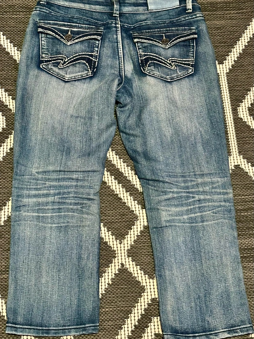 Vanilla Star Medium Blue Cropped Straight Jeans with Decorative Back Pockets